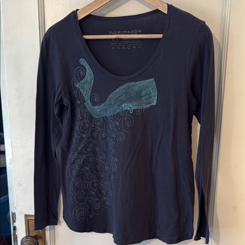 Women's Black Whale Graphic Top - Super Maggie